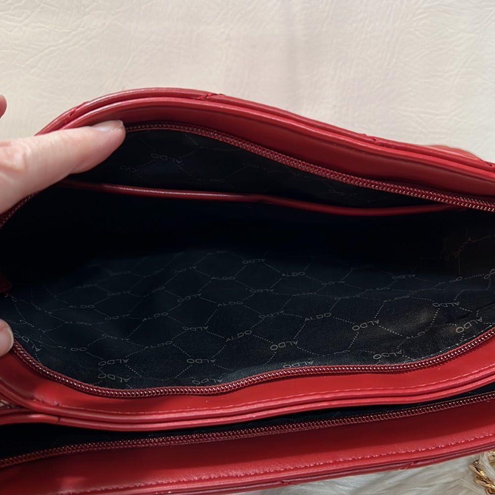 Aldo Large Red Shoulder With Chevron Design EUC - Picture 3 of 7